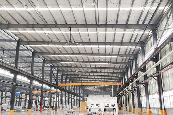 厂房为什么"越吹越热"？一文读懂 HVLS 工业大风扇的通风逻辑